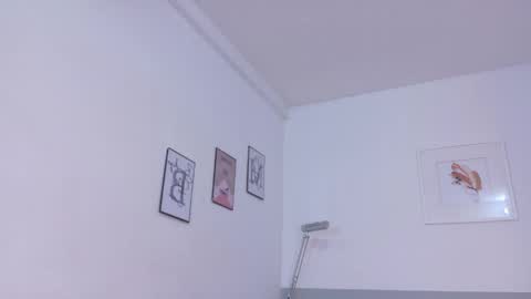 Snapshot of littlee_emilyy_ chatting on April 2026 12:35:01 PM Emily online show from April 2026 12:35:01 PM