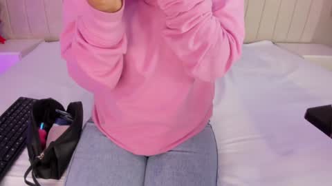 im olivia IG littleolivia01 online show from January 2025 01:30:01 PM