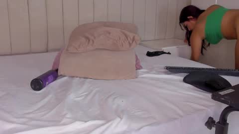 im olivia IG littleolivia01 online show from February 2025 04:37:02 PM