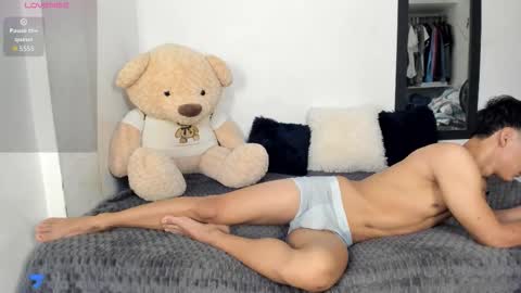 Snapshot of littleparker chatting on October 2025 12:28:02 PM PARKER online show from October 2025 12:28:02 PM