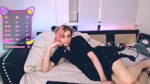 Snapshot of littlepinkcat chatting on April 2026 09:26:02 PM Felix online show from April 2026 09:26:02 PM