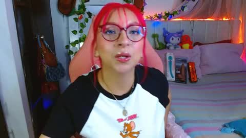 Snapshot of littlerouse_ chatting on April 2026 09:29:02 AM Ruby Rouse online show from April 2026 09:29:02 AM