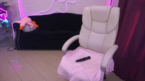 Snapshot of littleshyy chatting on September 2025 01:04:01 PM Masha online show from September 2025 01:04:01 PM