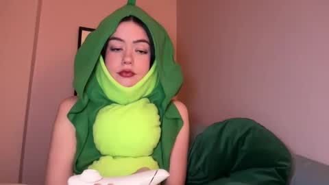 Snapshot of littlesugarpea chatting on January 2025 11:41:01 PM Little Sugar Pea online show from January 2025 11:41:01 PM