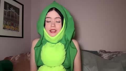 Snapshot of littlesugarpea chatting on January 2025 12:41:01 AM Little Sugar Pea online show from January 2025 12:41:01 AM