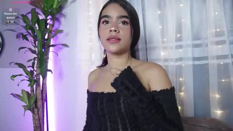 littletammy_ online show from September 2025 01:15:01 PM