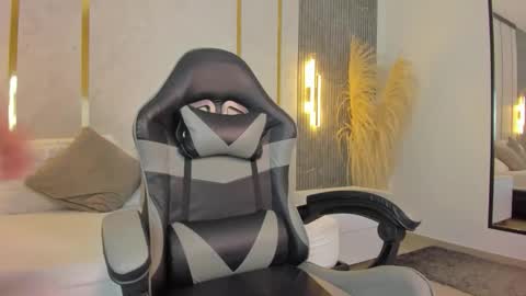 liv honeey  online show from October 2025 08:40:02 PM