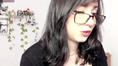 Snapshot of livemakio chatting on April 2026 05:55:02 AM Liz online show from April 2026 05:55:02 AM