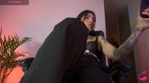 Snapshot of livestream18x chatting on September 2025 09:09:02 PM Emily  R online show from September 2025 09:09:02 PM