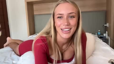 Snapshot of livslifee chatting on December 2025 03:16:02 AM olivia online show from December 2025 03:16:02 AM