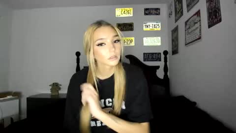 Snapshot of livvywinters chatting on April 2026 04:13:02 AM Livvy online show from April 2026 04:13:02 AM