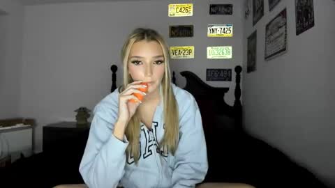 Snapshot of livvywinters chatting on April 2026 04:45:01 AM Livvy online show from April 2026 04:45:01 AM