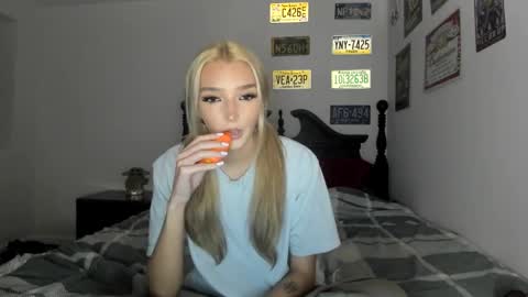 Snapshot of livvywinters chatting on April 2026 04:57:01 AM Livvy online show from April 2026 04:57:01 AM
