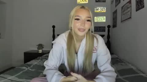 Snapshot of livvywinters chatting on May 2026 05:04:01 AM Livvy online show from May 2026 05:04:01 AM