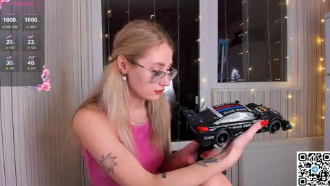 Snapshot of livyybosom chatting on January 2025 05:26:02 PM My name is Livy Nice to meet you Thumbs up please its important online show from January 2025 05:26:02 PM