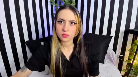 Liz  online show from November 2025 02:36:01 AM