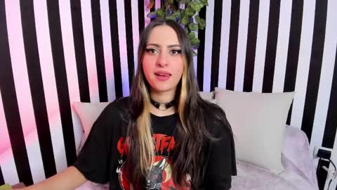 Snapshot of liz_goth chatting on April 2026 02:01:02 PM Liz online show from April 2026 02:01:02 PM