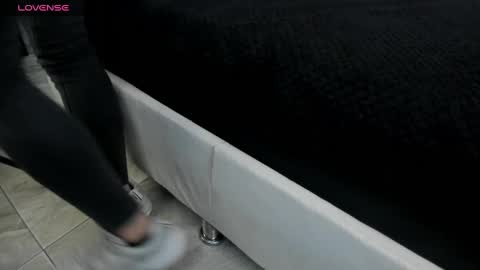 Snapshot of liz_holmes chatting on February 2025 12:05:02 PM Liz online show from February 2025 12:05:02 PM