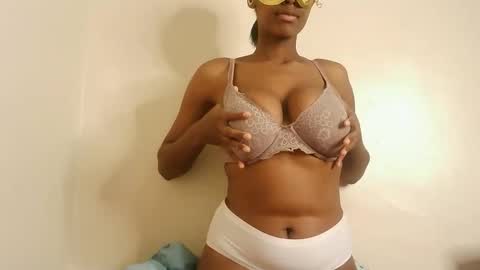 Snapshot of liz_lovie chatting on May 2026 06:05:01 PM liz_lovie online show from May 2026 06:05:01 PM