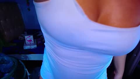 Snapshot of liz_tyler chatting on June 2026 10:48:02 PM Liz Tyler online show from June 2026 10:48:02 PM