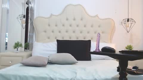 lizANDjuan online show from February 2025 09:52:02 PM