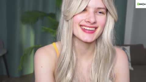 Snapshot of lizbethcoll chatting on January 2025 04:59:01 PM Sunnheart online show from January 2025 04:59:01 PM