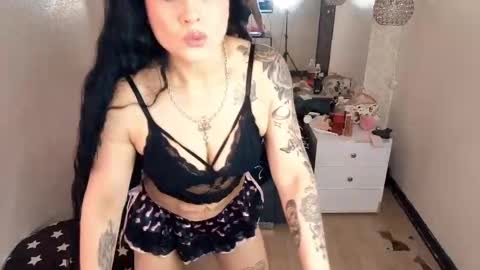 Snapshot of lizha_milf chatting on November 2025 06:19:02 PM Lizha online show from November 2025 06:19:02 PM