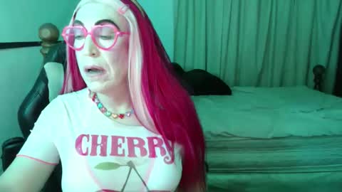 Snapshot of lizicherystrawbery chatting on April 2026 08:04:02 AM Lizi Chery Strawbery online show from April 2026 08:04:02 AM