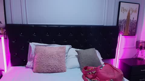 Lizz  online show from January 2025 11:48:01 AM