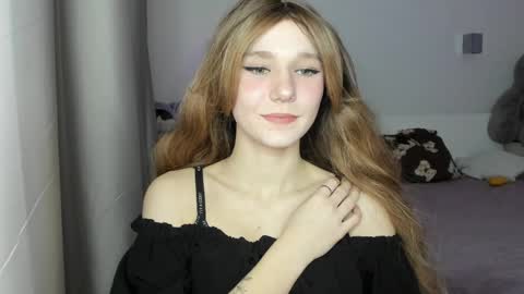 Snapshot of lizza_a chatting on March 2026 06:24:02 PM lizza_a online show from March 2026 06:24:02 PM