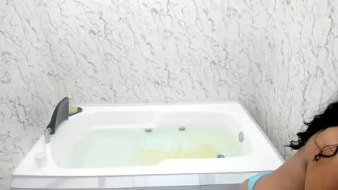 Lizza  online show from November 2025 01:33:01 PM