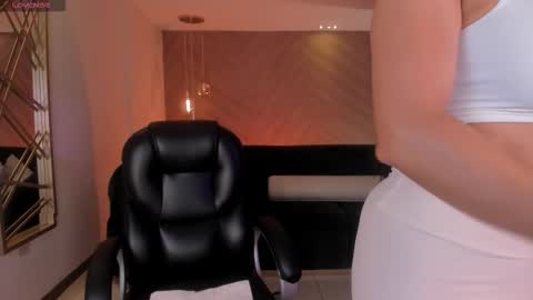 Lizzi  online show from November 2025 09:36:01 PM