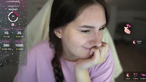 Snapshot of lizzi_fox chatting on October 2025 04:44:02 AM Lizi-Fox online show from October 2025 04:44:02 AM