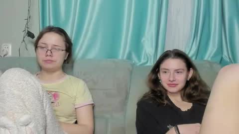 lizzi_muur online show from December 2024 07:11:01 PM