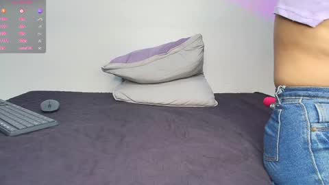 Snapshot of lizzie_evans chatting on December 2024 03:02:01 PM Lizzie online show from December 2024 03:02:01 PM