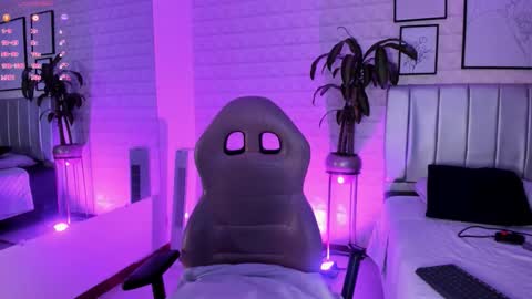 Snapshot of lizzie_evans chatting on November 2025 12:06:01 PM Lizzie online show from November 2025 12:06:01 PM