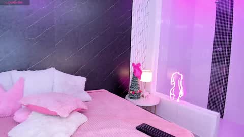 I am Lizz online show from December 2024 12:06:01 PM