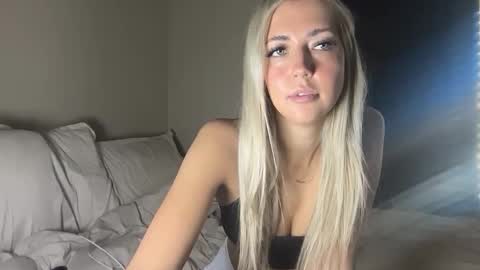 Snapshot of lizzy2bizzy chatting on April 2026 06:17:02 PM lizzy2bizzy online show from April 2026 06:17:02 PM
