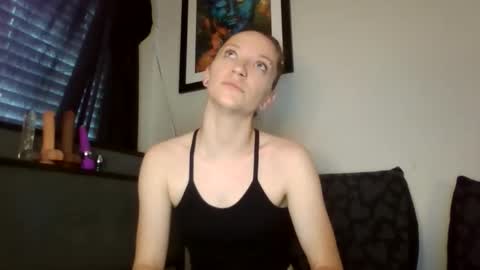 Snapshot of lizzyvonn chatting on April 2026 11:48:01 PM Lizzie Vonn online show from April 2026 11:48:01 PM