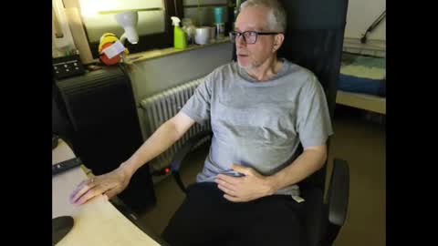 loenne1 online show from February 2026 10:33:01 PM