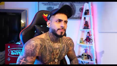 logan_hugh8 online show from March 2025 09:43:01 PM