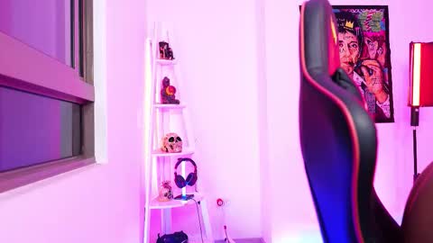 logan_hugh8 online show from October 2025 03:09:02 AM