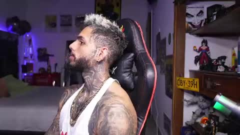 logan_hugh8 online show from April 2026 09:20:02 PM