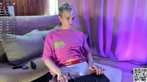 Snapshot of logan_mett chatting on April 2026 11:29:01 AM Logan online show from April 2026 11:29:01 AM