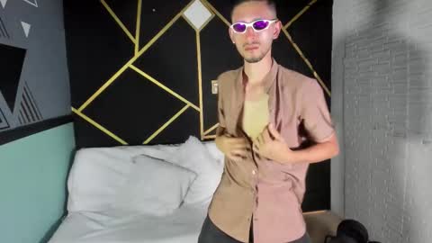 Snapshot of logan_rogers chatting on October 2025 05:23:02 PM Logan Rogers online show from October 2025 05:23:02 PM