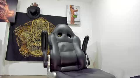 Snapshot of logan_whitters01 chatting on February 2025 06:43:02 PM LOGAN WHITTERS online show from February 2025 06:43:02 PM