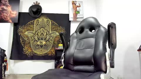 Snapshot of logan_whitters01 chatting on February 2025 11:54:02 PM LOGAN WHITTERS online show from February 2025 11:54:02 PM