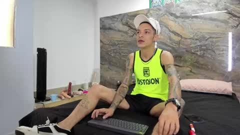 logan_wollff online show from April 2026 08:09:02 PM