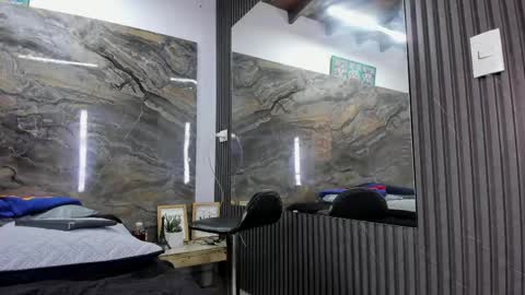 logan_wollff online show from April 2026 08:34:02 PM