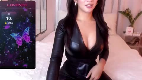 Snapshot of loisewilliams chatting on March 2026 05:53:02 PM Mistress L online show from March 2026 05:53:02 PM